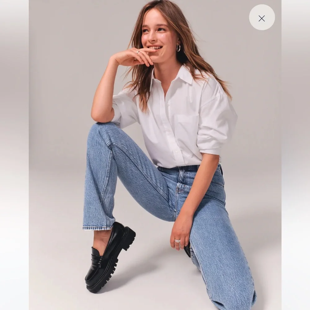 Abercrombie Ultra High Rise 90s Straight Jean - Picture 2 of 7